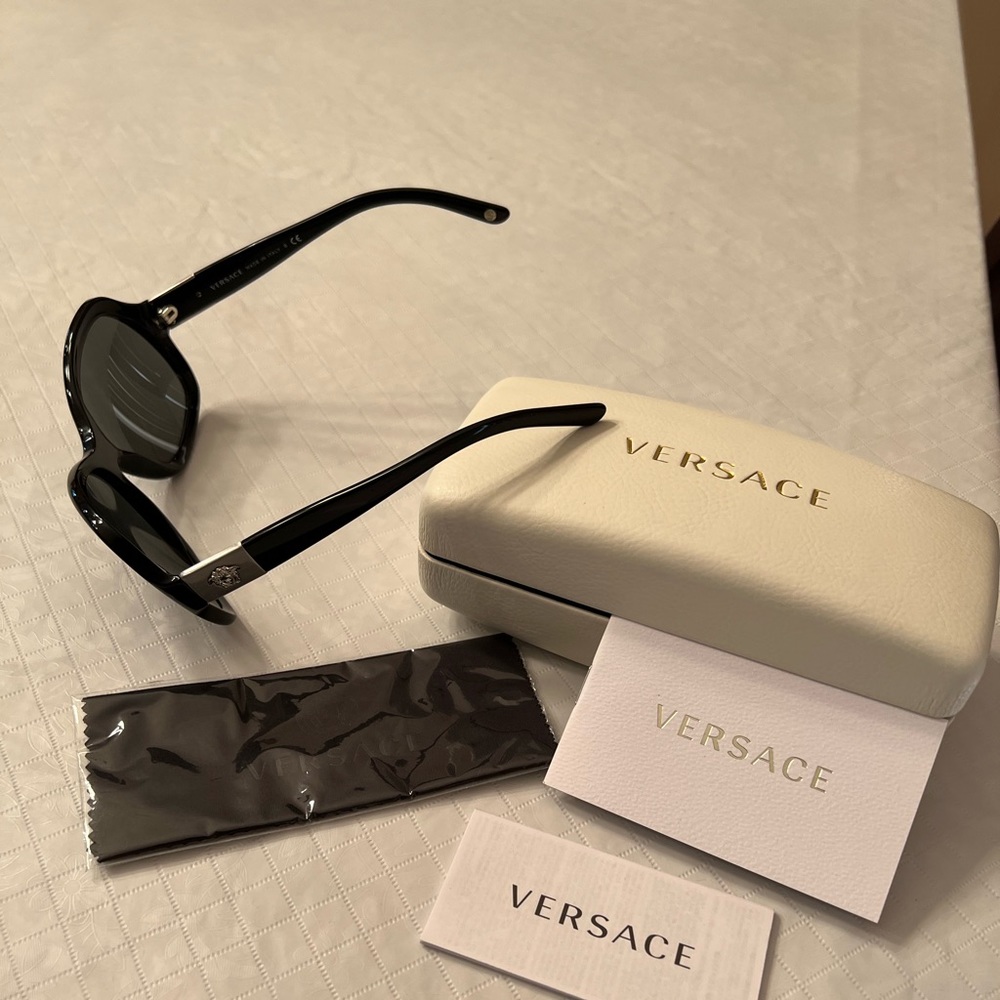 Versace Sunglasses-new without tag-case,box cleaning cloth comes with them